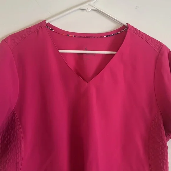 Bundle of 2 scrub tops and 1 scrub pants - Picture 8 of 16